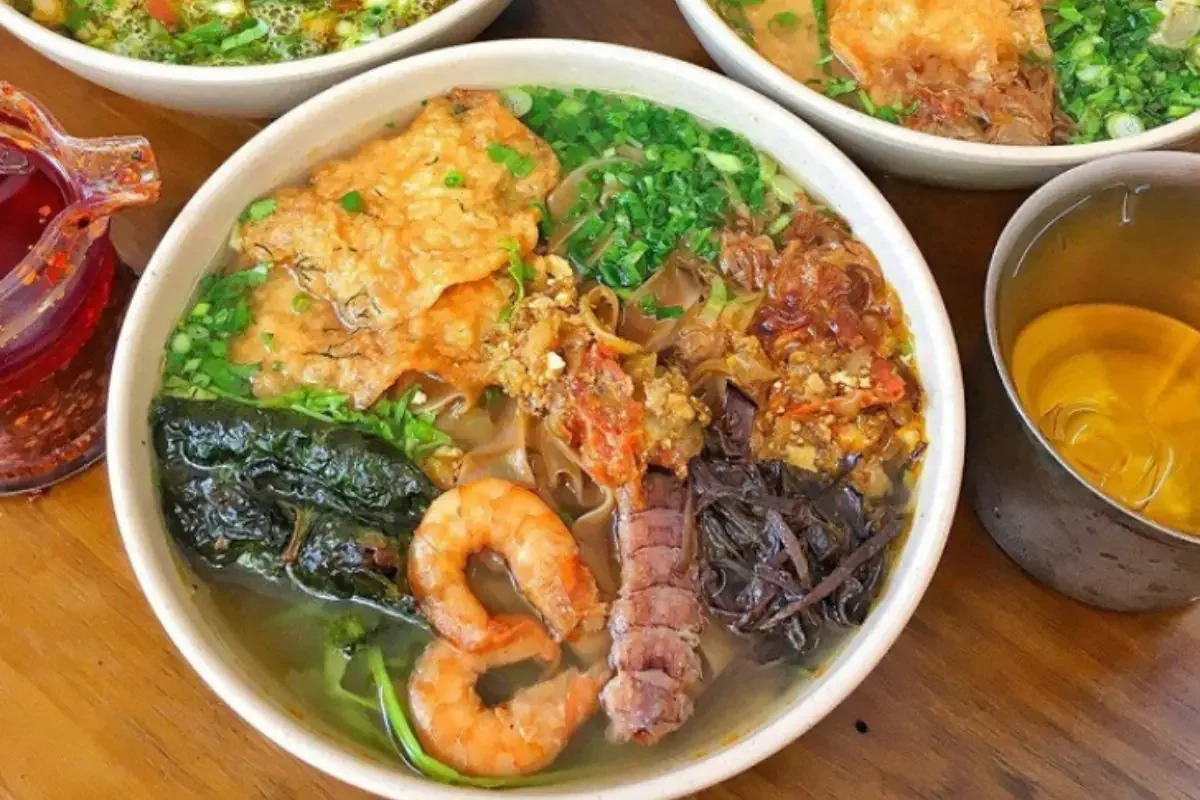 Bánh đa cua ăn kèm với gì ngon