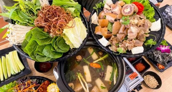 Lẩu đuôi bò hầm sả là lựa chọn hoàn hảo cho gia đình