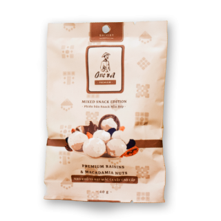 Snack Hạt Mắc-ca Ông Ba mix nho khô 40 g