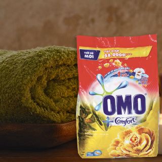 Bột giặt Omo Comfort tinh dầu thơm, 4/4.1kg